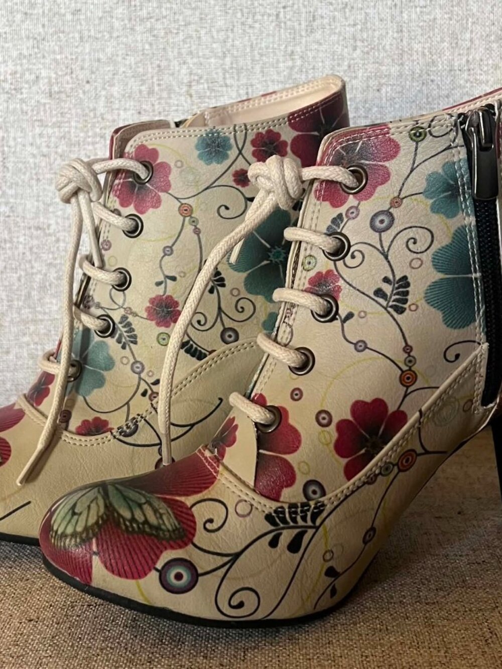 Like New! Goby Butterfly Floral Ankle Boots Lace-Up Size 38-7